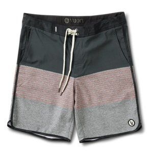 Vuori Cruise Boardshort in Melon Stripe 18.5"